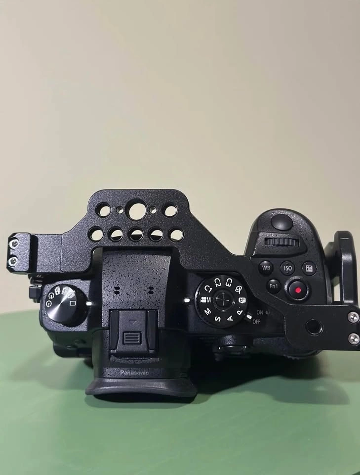 Panasonic Lumix GH5 + Canon Adapter + 12-35 Lens + 2x128G SD - photo 3