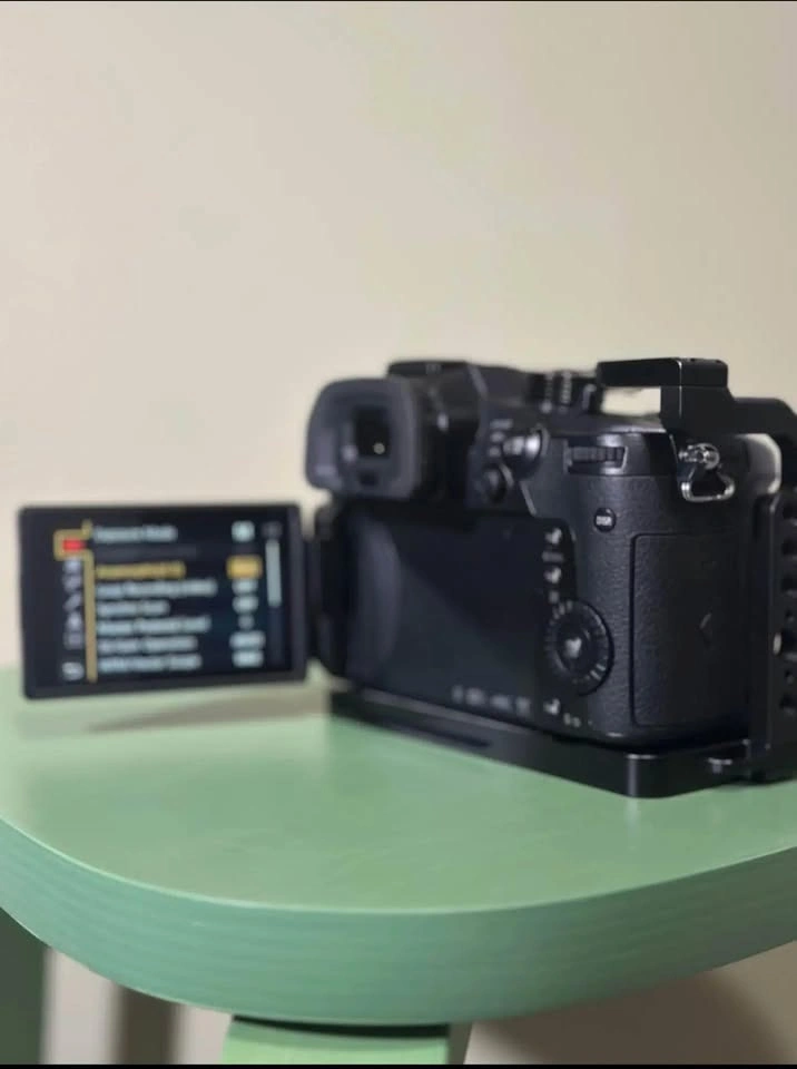 Panasonic Lumix GH5 + Canon Adapter + 12-35 Lens + 2x128G SD - photo 4