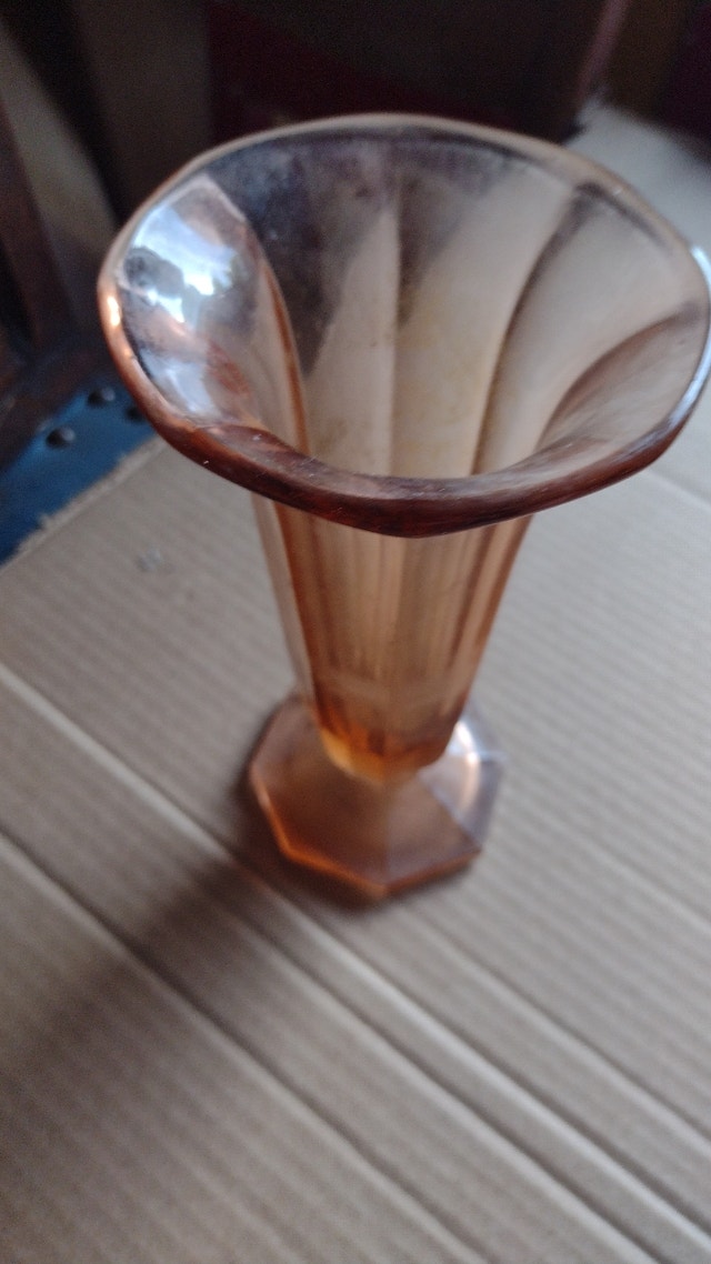 Goblet vase