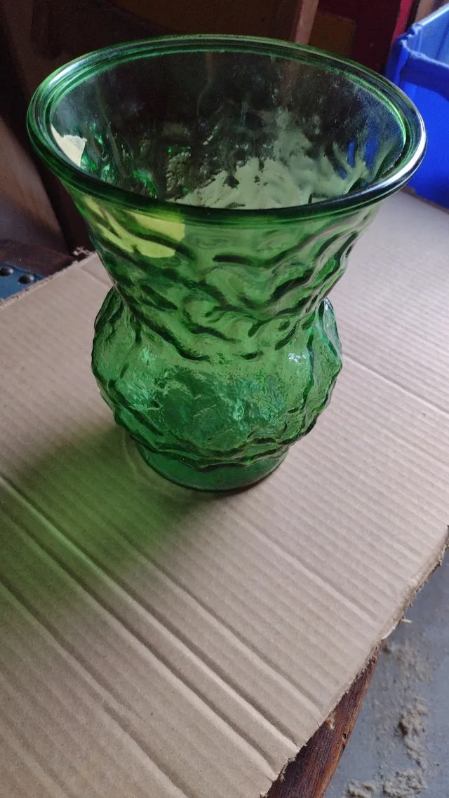 Vase emerald green
