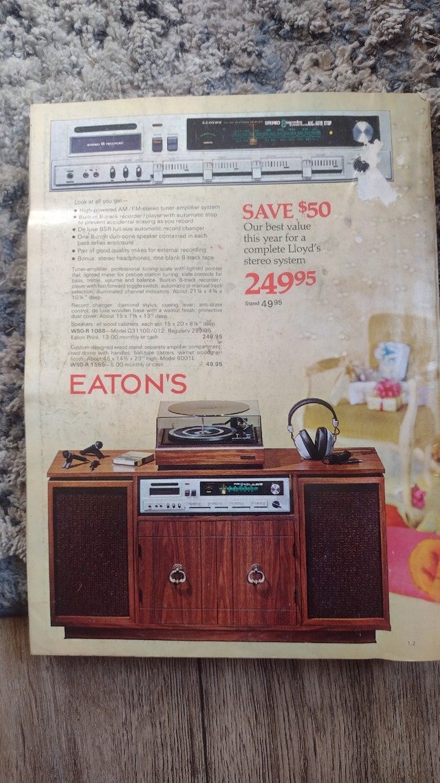 1975 Eaton's Christmas Catalog - photo 2