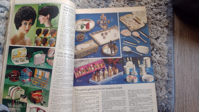 1975 Eaton's Christmas Catalog - photo 3