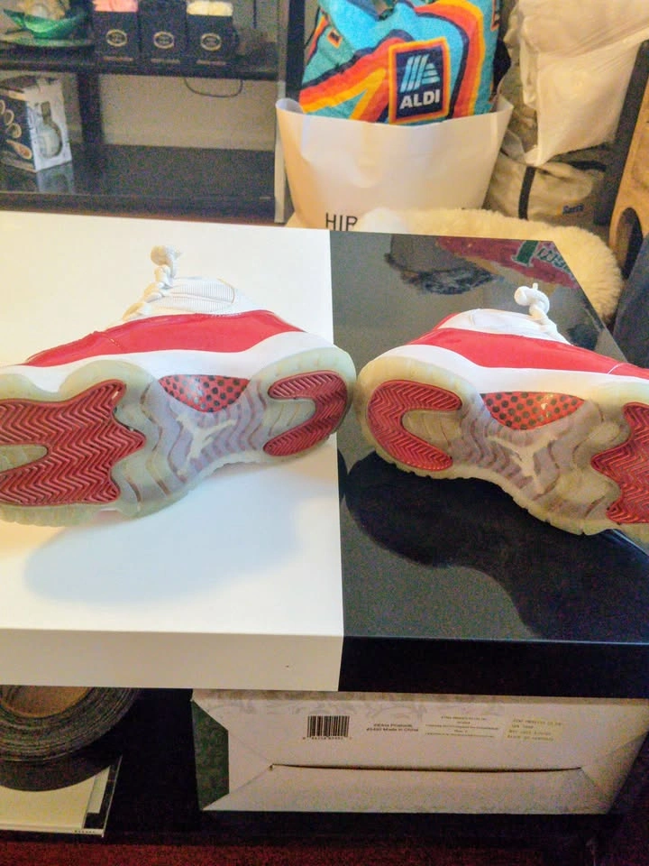 Pre loved Air Jordan 11 cherry red SIZE 8 - photo 5
