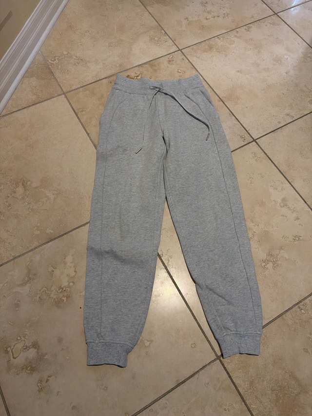 EUC lululemon sweatpants size 2 grey