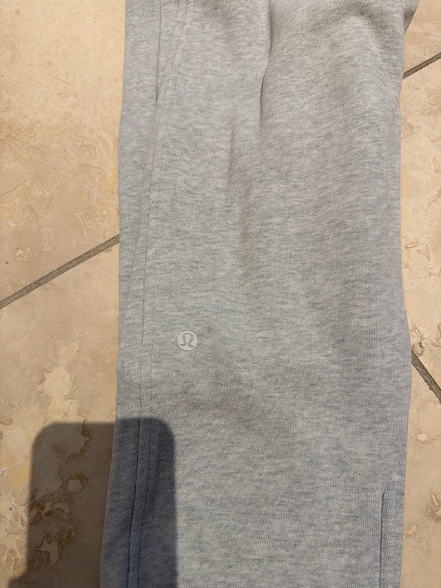 EUC lululemon sweatpants size 2 grey - photo 2