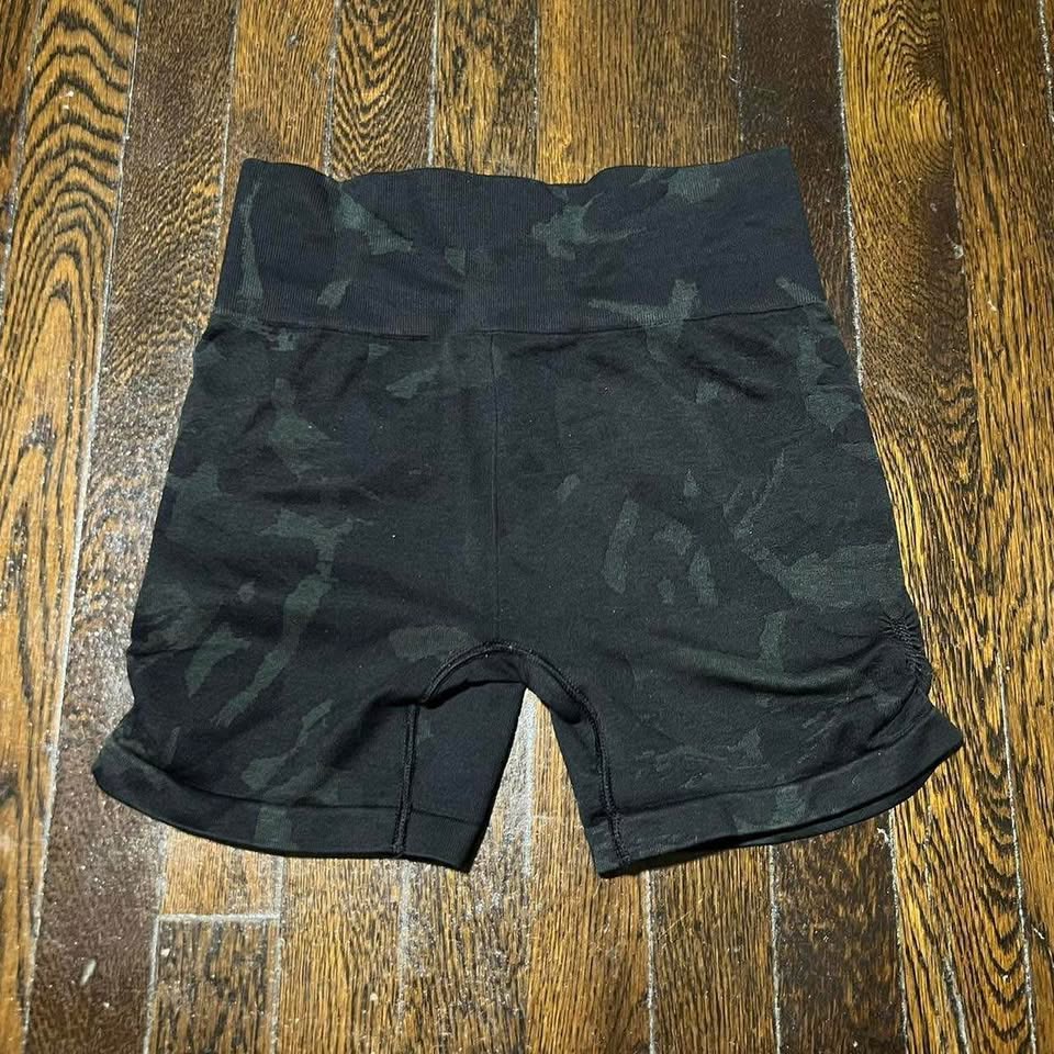 Gymshark Adapt Camo Seamless Athletic Shorts - photo 2