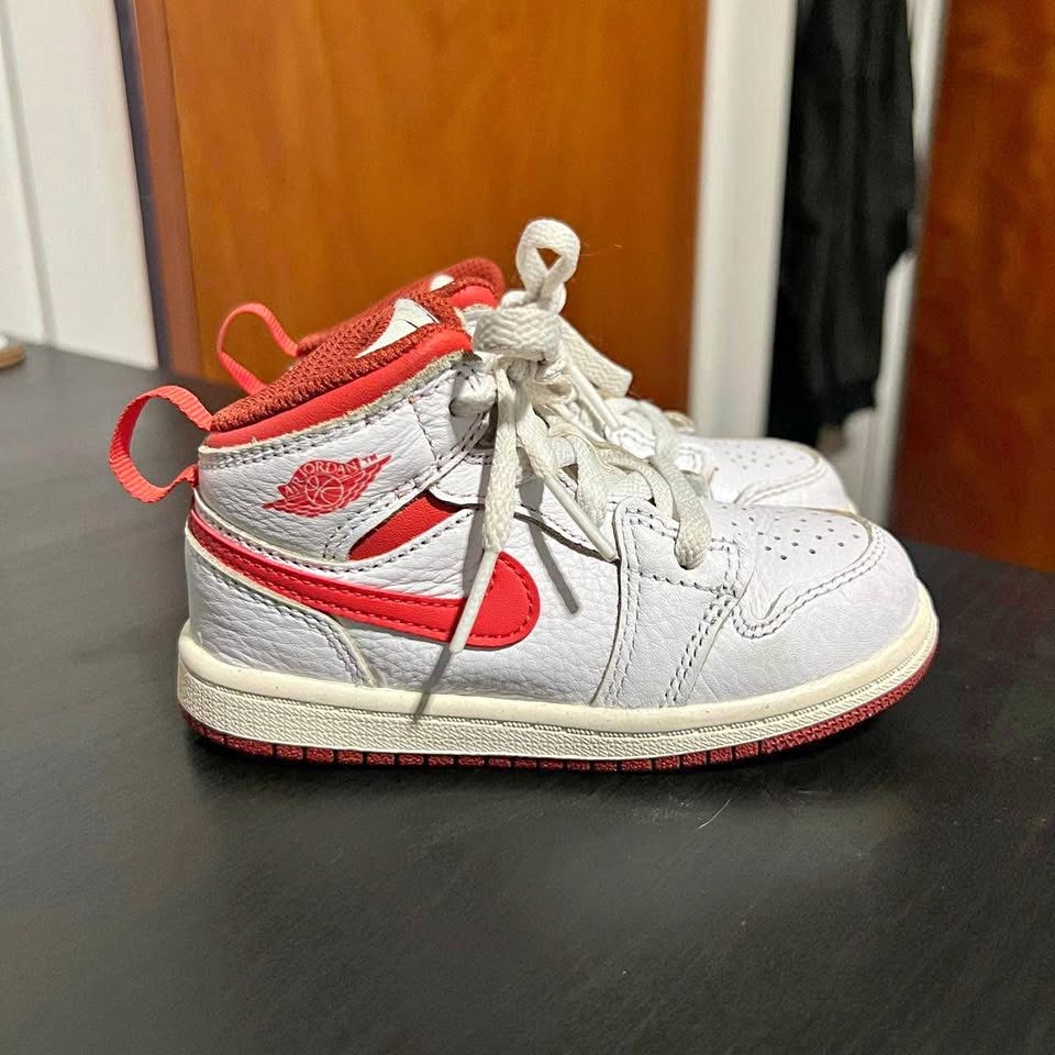 Nike Jordan 1 Mid Youth 8C Kids Sneaker