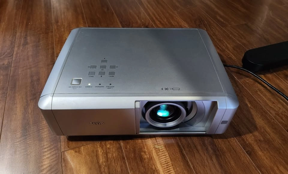 Sanyo - Home Theatre HD Projector - PLV-Z5 720p