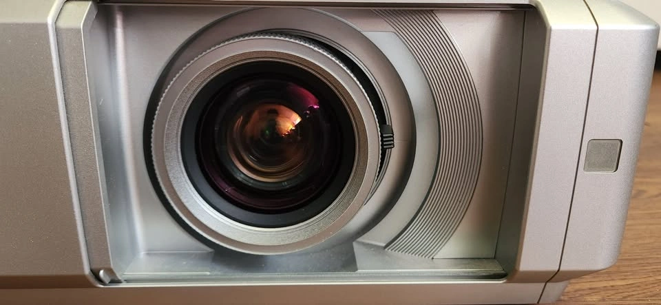 Sanyo - Home Theatre HD Projector - PLV-Z5 720p - photo 3