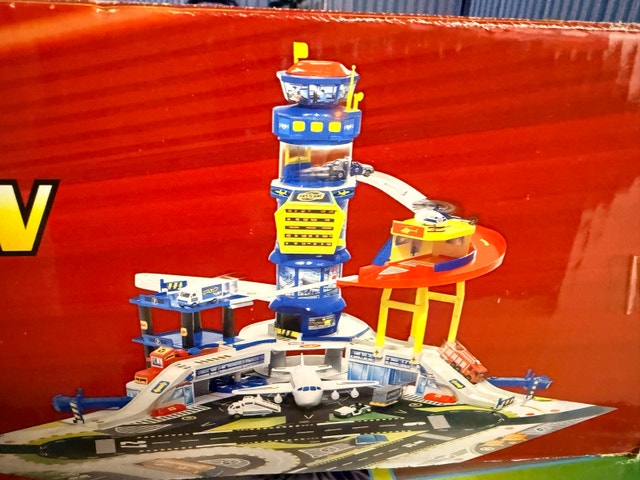 Large Toy Airport - photo 3