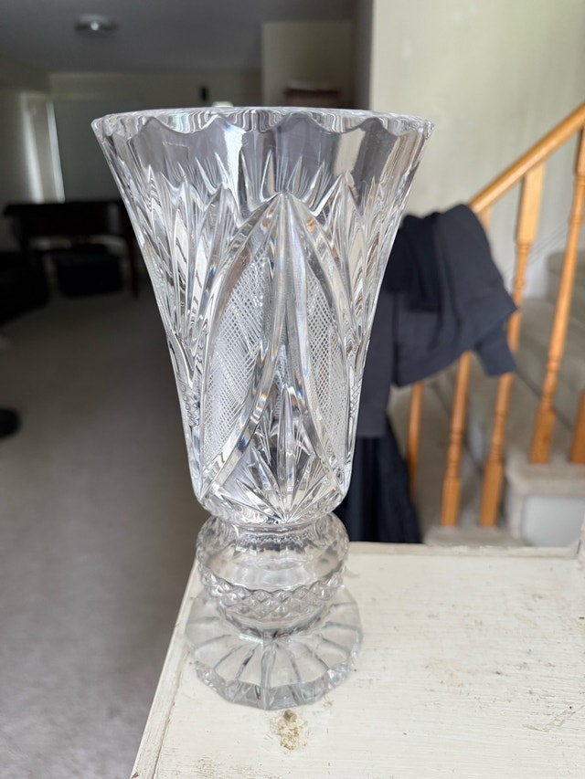 Elegant Crystal Vase - photo 2