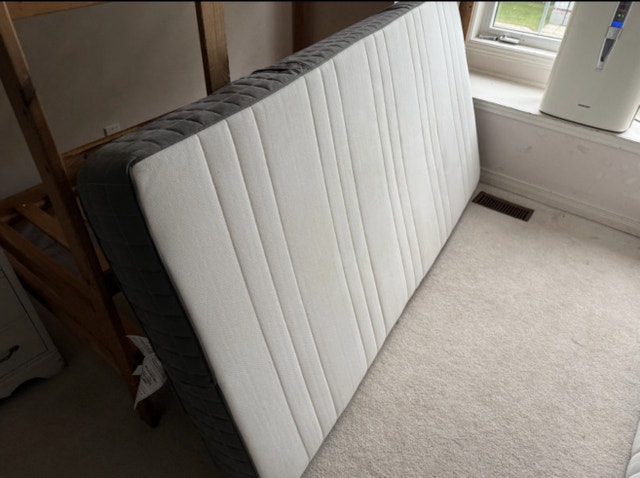 IKEA - twin mattresses - photo 4