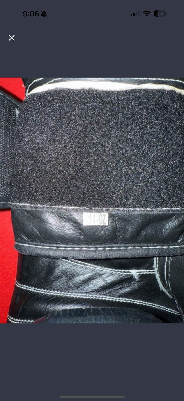 Black boxing gloves - photo 3