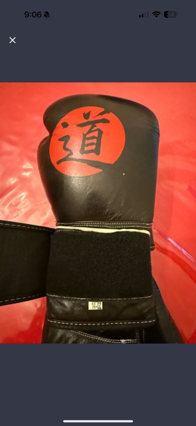 Black boxing gloves - photo 4