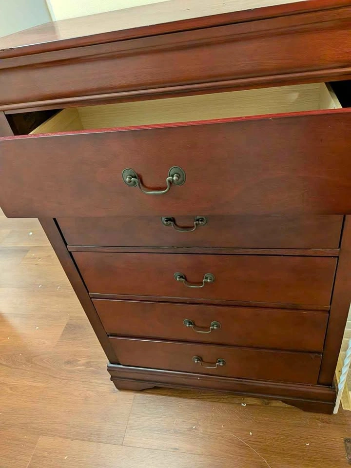 5-Piece Bedroom Furniture Set - Excellent