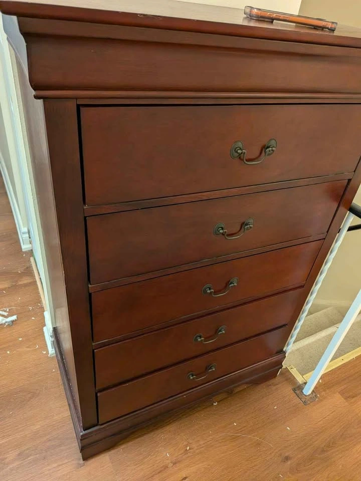 5-Piece Bedroom Furniture Set - Excellent - photo 2