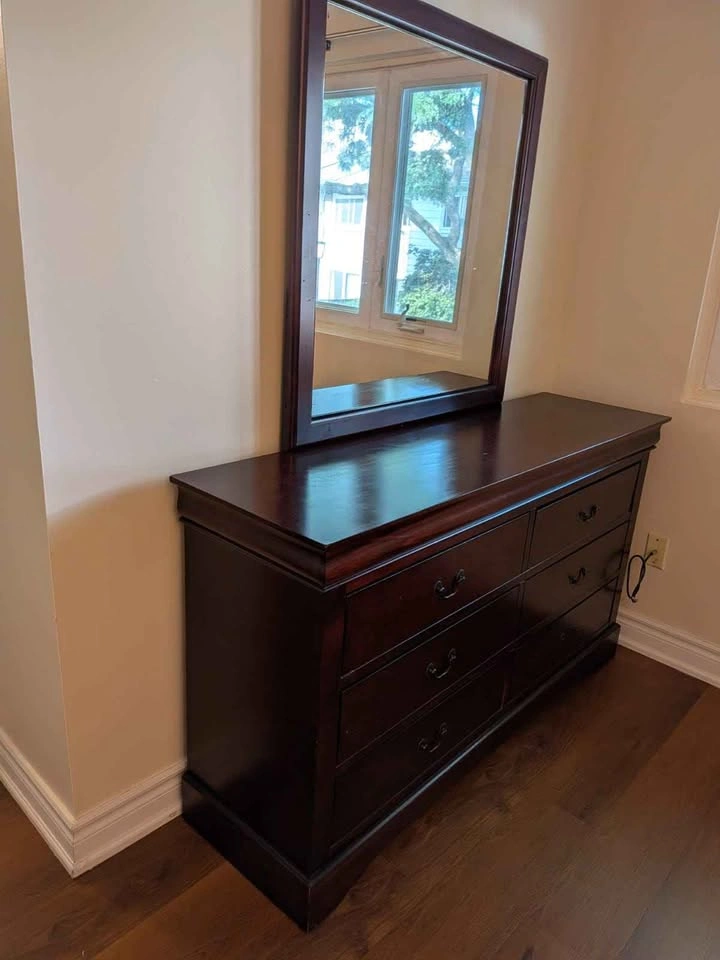 5-Piece Bedroom Furniture Set - Excellent - photo 4