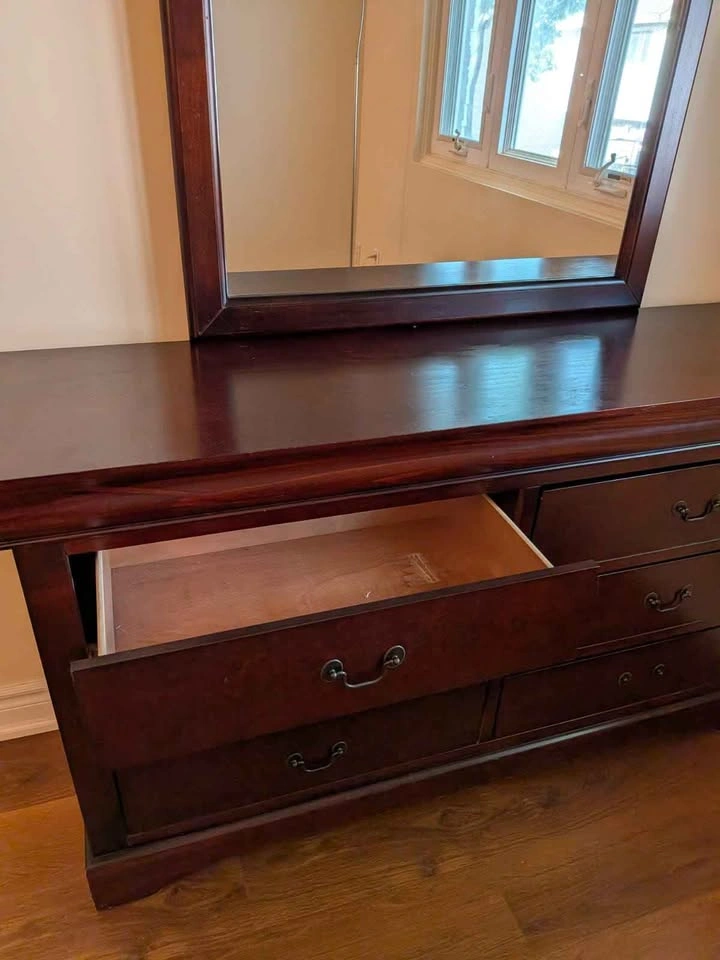 5-Piece Bedroom Furniture Set - Excellent - photo 5