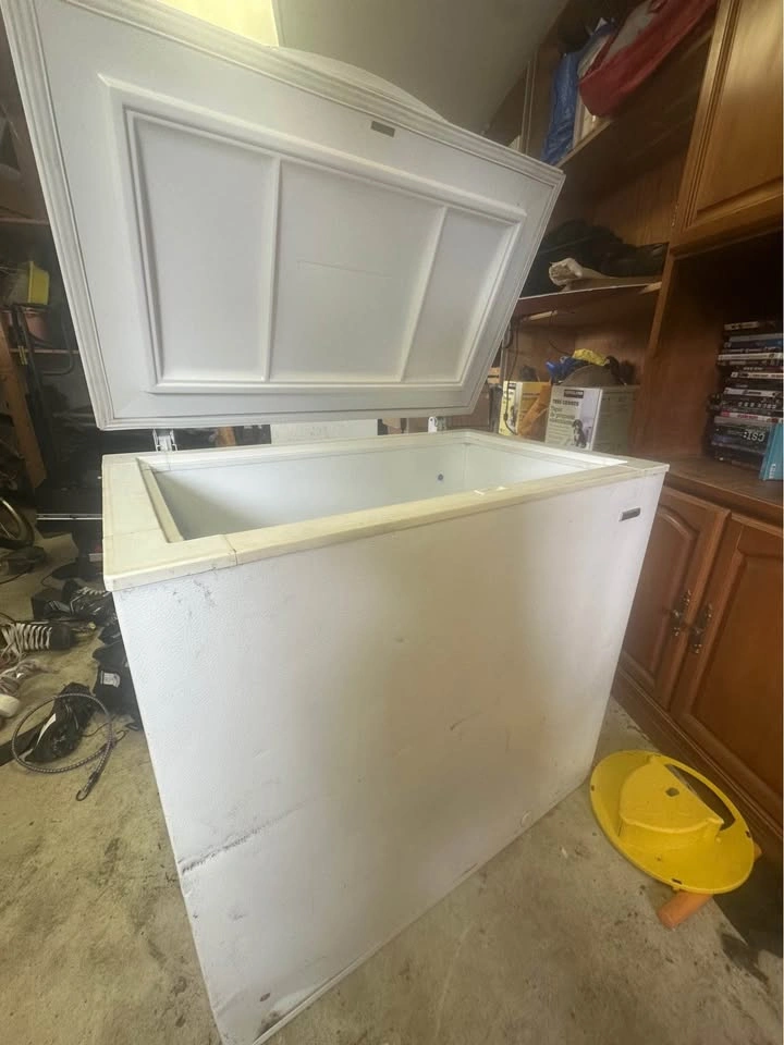 SEARS COMMERCIAL CHEST FREEZER – WORKS GREAT - photo 2