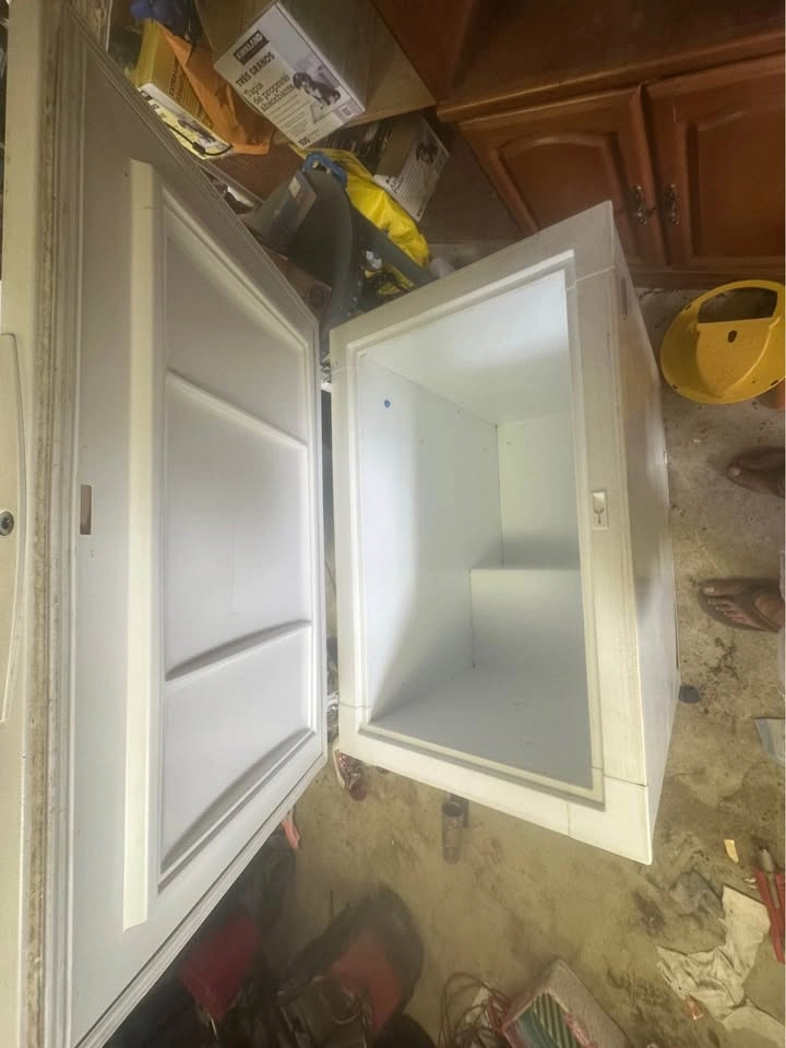 SEARS COMMERCIAL CHEST FREEZER – WORKS GREAT - photo 3