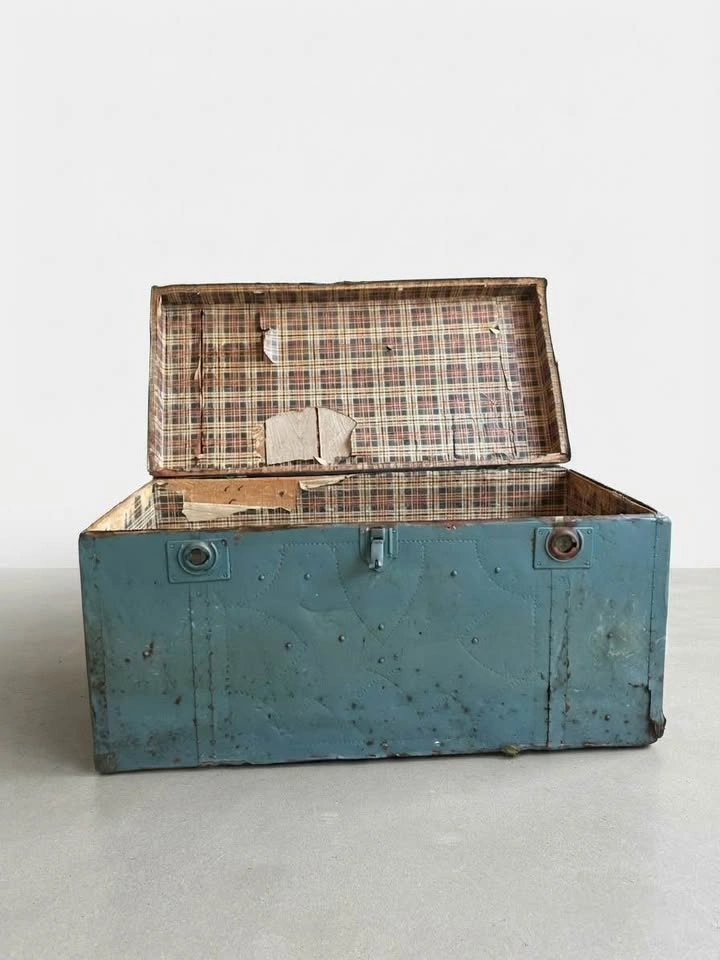Vintage Mid Century Trunk – Blue Patina - photo 5