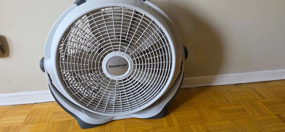 Lasko WindMachine 20" Floor Fan - 3 speed - photo 2