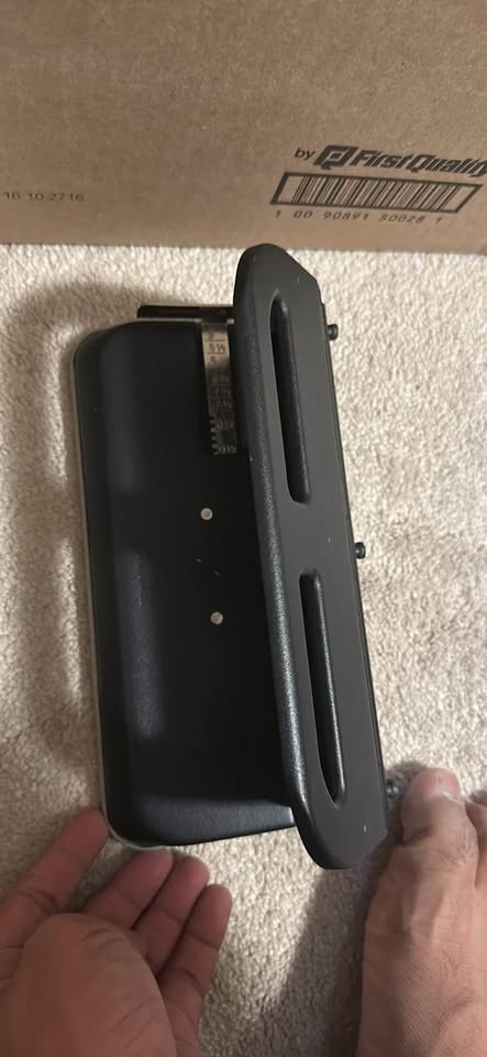 Heavy duty adjustable hole punch - photo 2