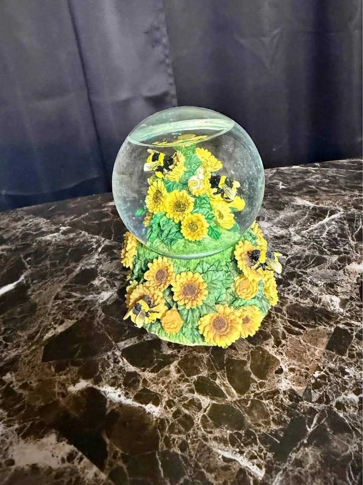 Musical Sunflower and Bee Snow Globe