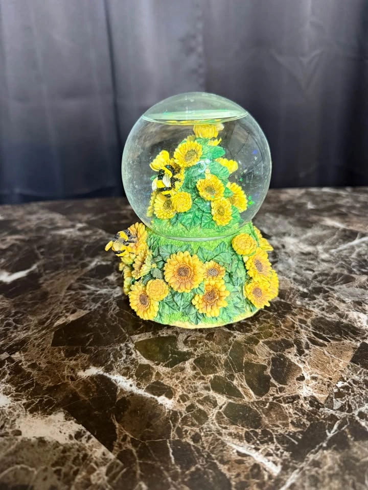 Musical Sunflower and Bee Snow Globe - photo 2