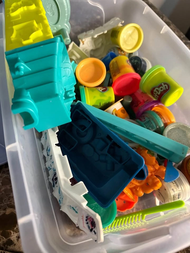 Medium sized bin of Play-Doh Modeling Compound and Tool Set - photo 3