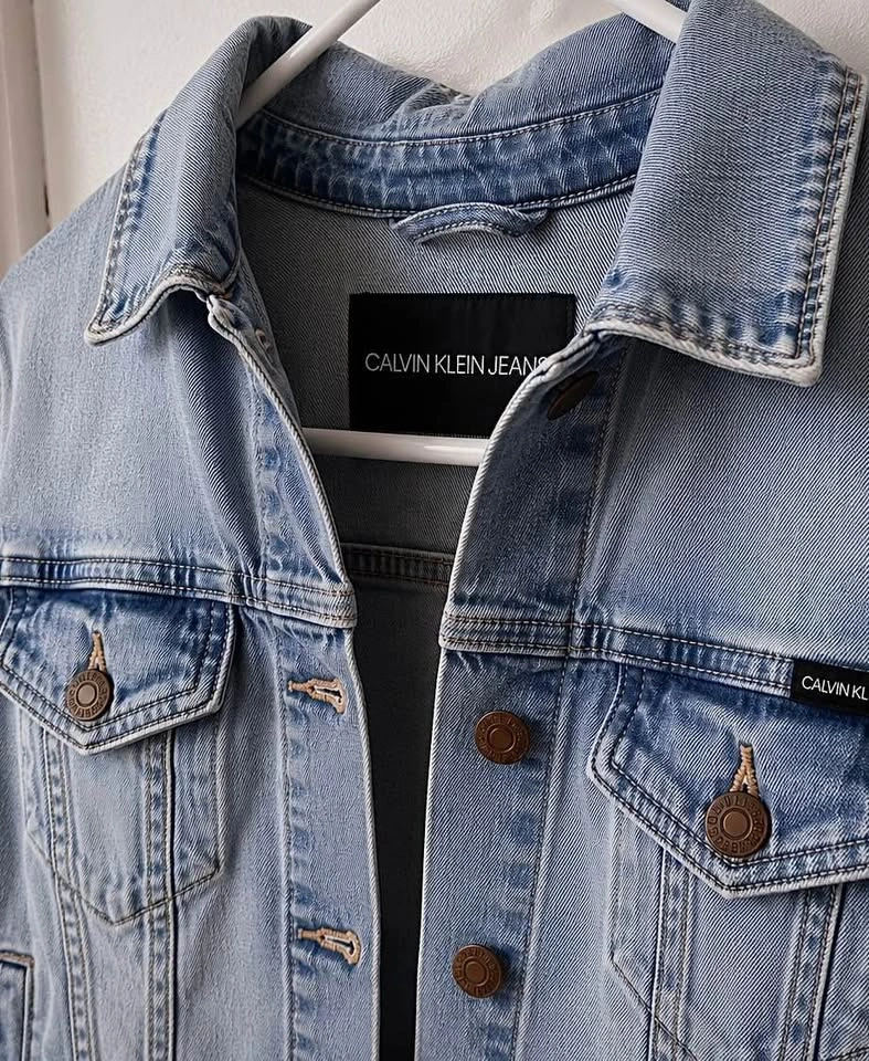Calvin Klein Jeans Cropped Denim Jacket - Size XS - photo 3