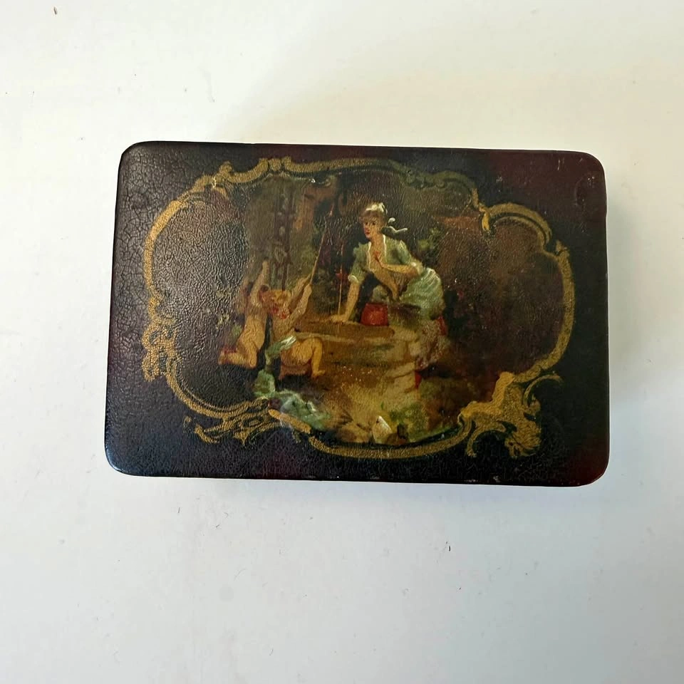 Antique Lacquered Papier-Mâché Trinket Box