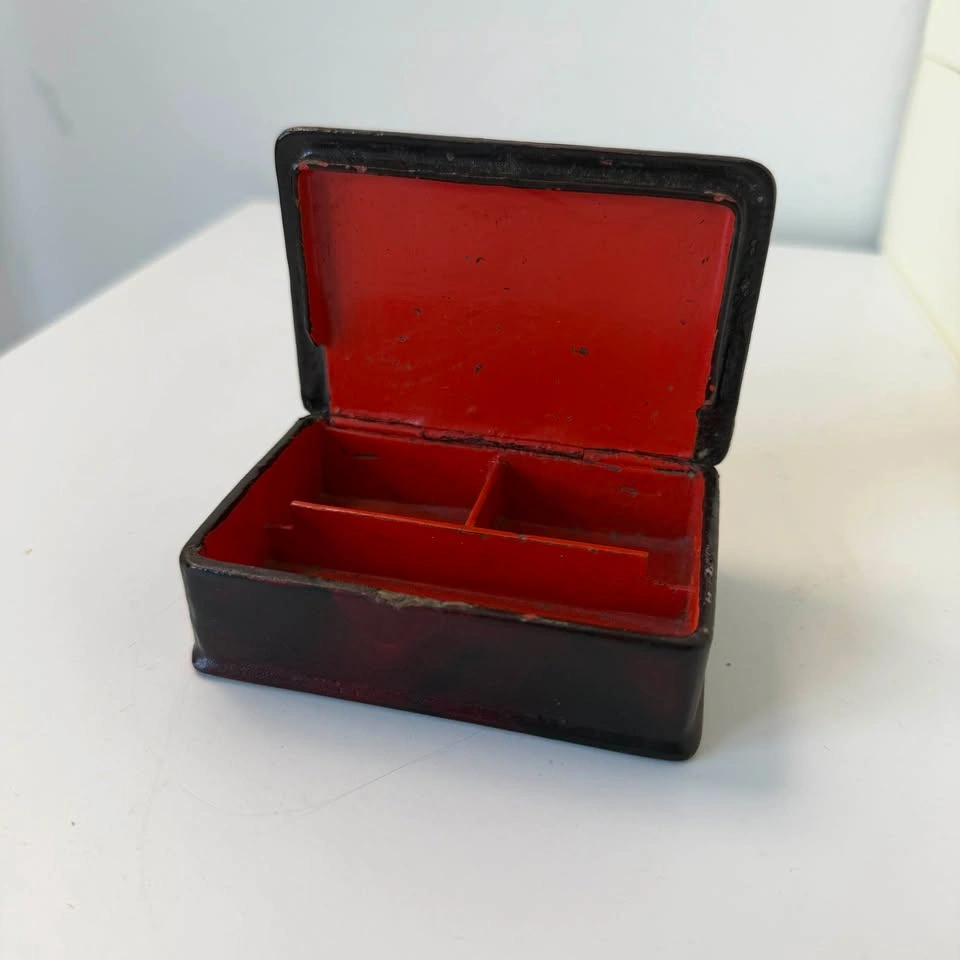 Antique Lacquered Papier-Mâché Trinket Box - photo 2