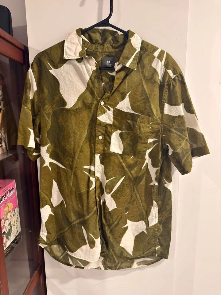 H&M Leaf Print Short Sleeve Button Down Shirt