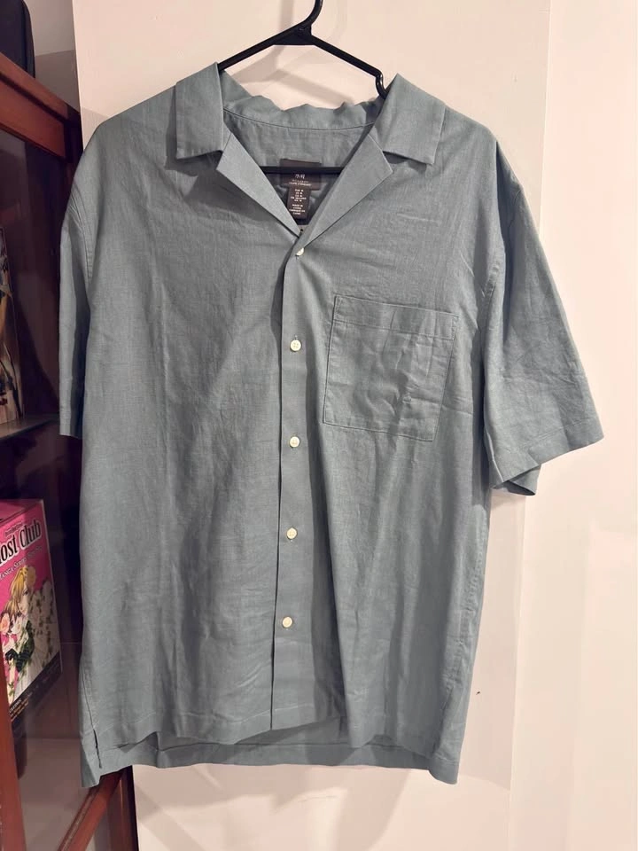 H&M Regular Fit Short Sleeve Shirt - Size M