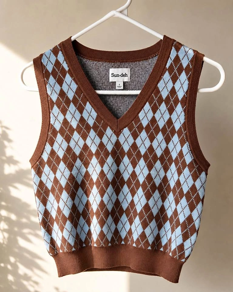 Sun-deh Aritzia Cropped Sweater Vest - Size S