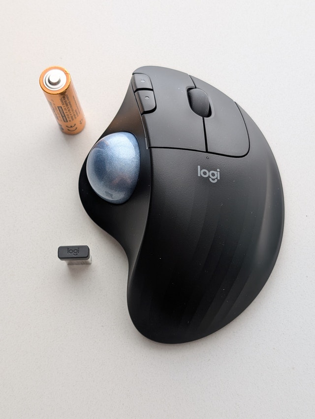Logitech ERGO M575S Wireless Trackball Mouse (Black/Blue) - photo 2