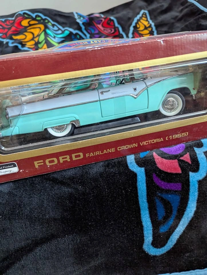 Road Legends 1955 Ford Fairlane Crown Victoria - photo 3