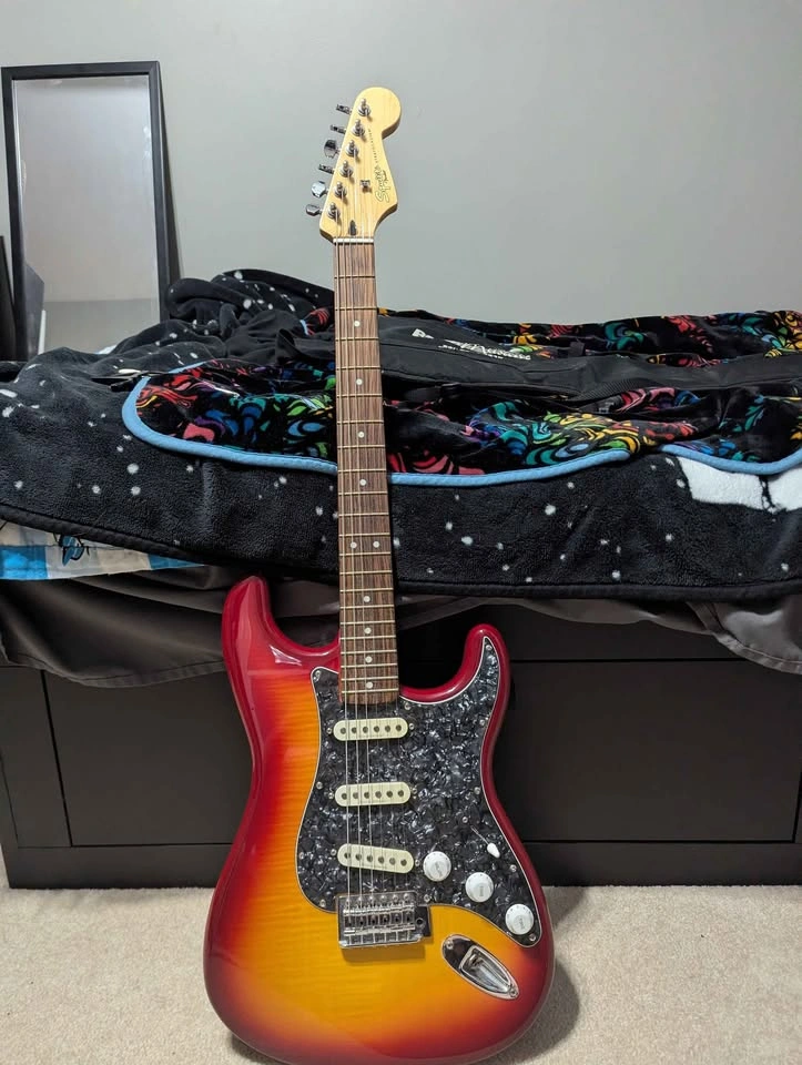 2007 Fender Squire Stratocaster - photo 2