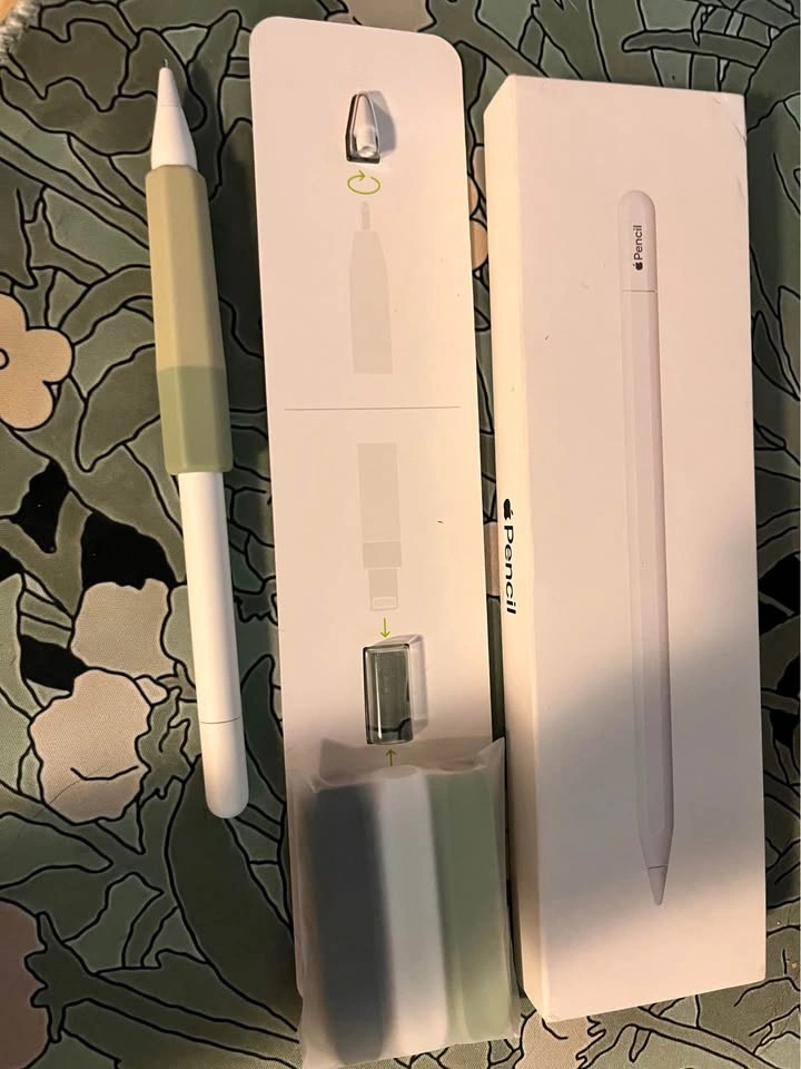 iPad 10 with Logitech Keyboard and Apple Pen Bundle - photo 4