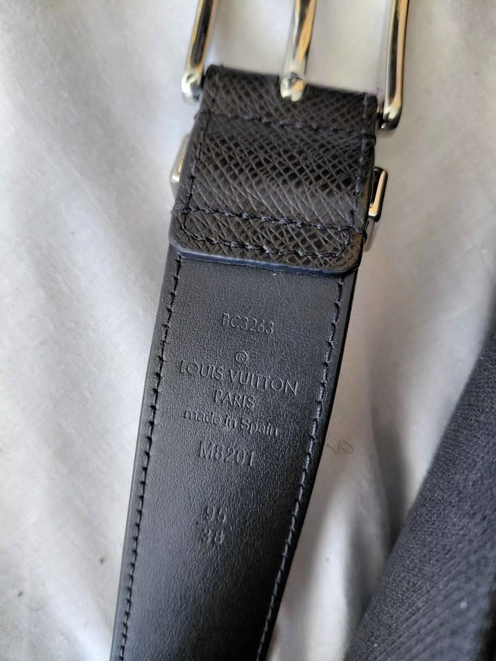 Authentic Louis Vuitton Belt Classic Edition - photo 2