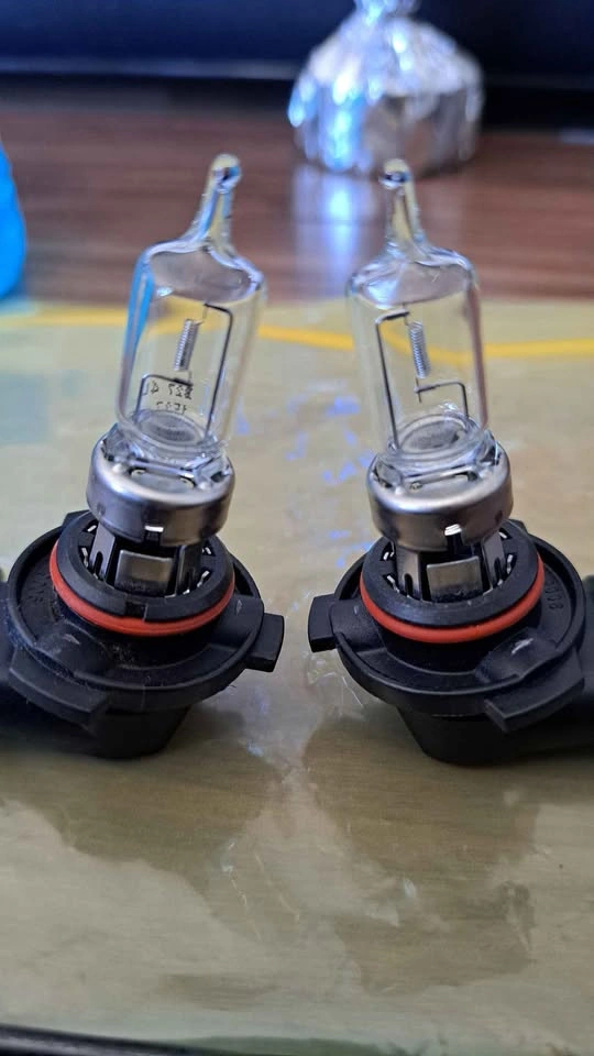 SYLVANIA HB3/9005 Headlight Bulbs - photo 2