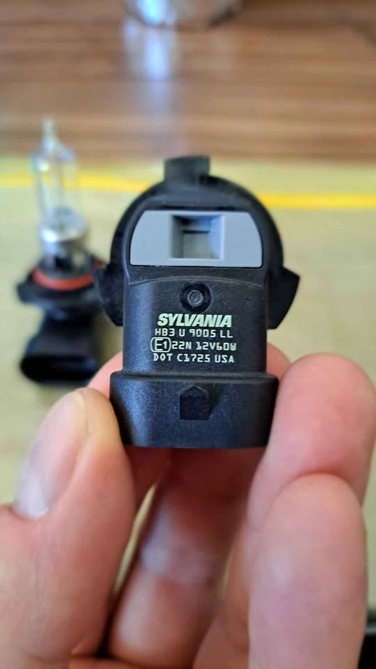 SYLVANIA HB3/9005 Headlight Bulbs - photo 5