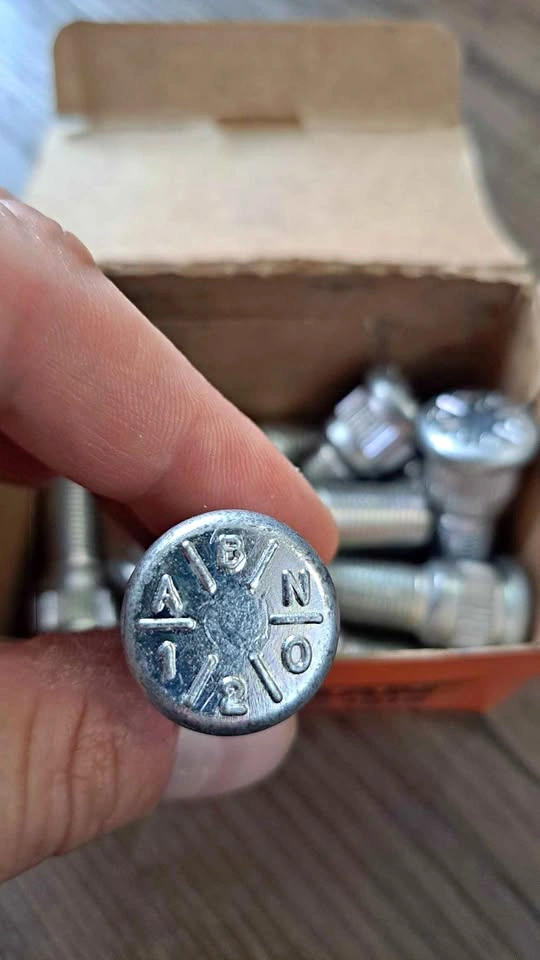 DORMAN 1/2-20 Wheel Studs (10)