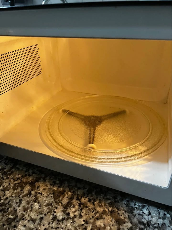 Microwave - photo 2