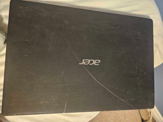 Incredibly weared down ACER laptop - photo 2