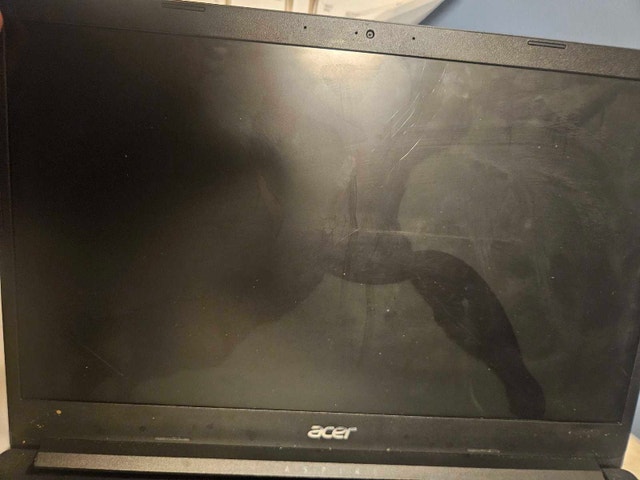 Incredibly weared down ACER laptop - photo 3