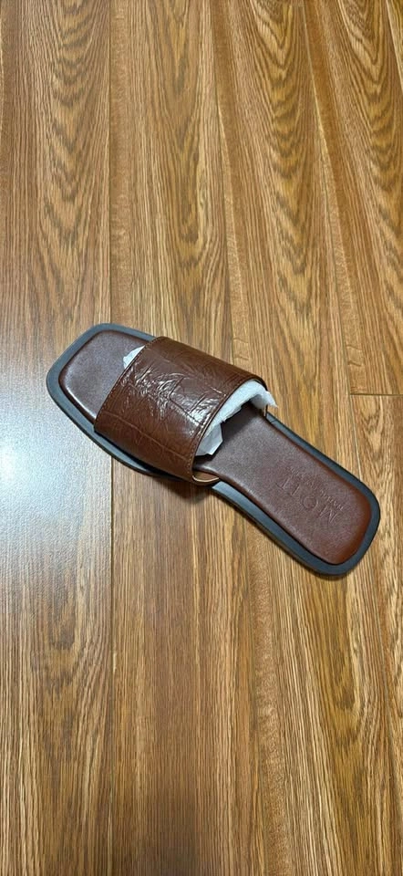 Slippers size 9
