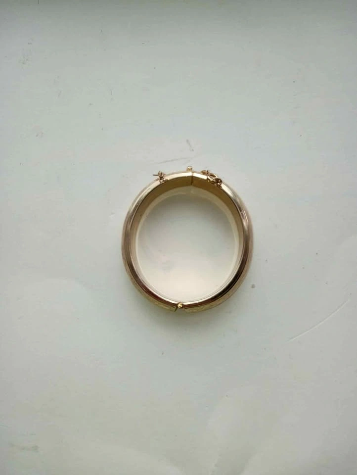Bangle Bracelet Signed Sarah Cov Canada Gold Tone Vintage