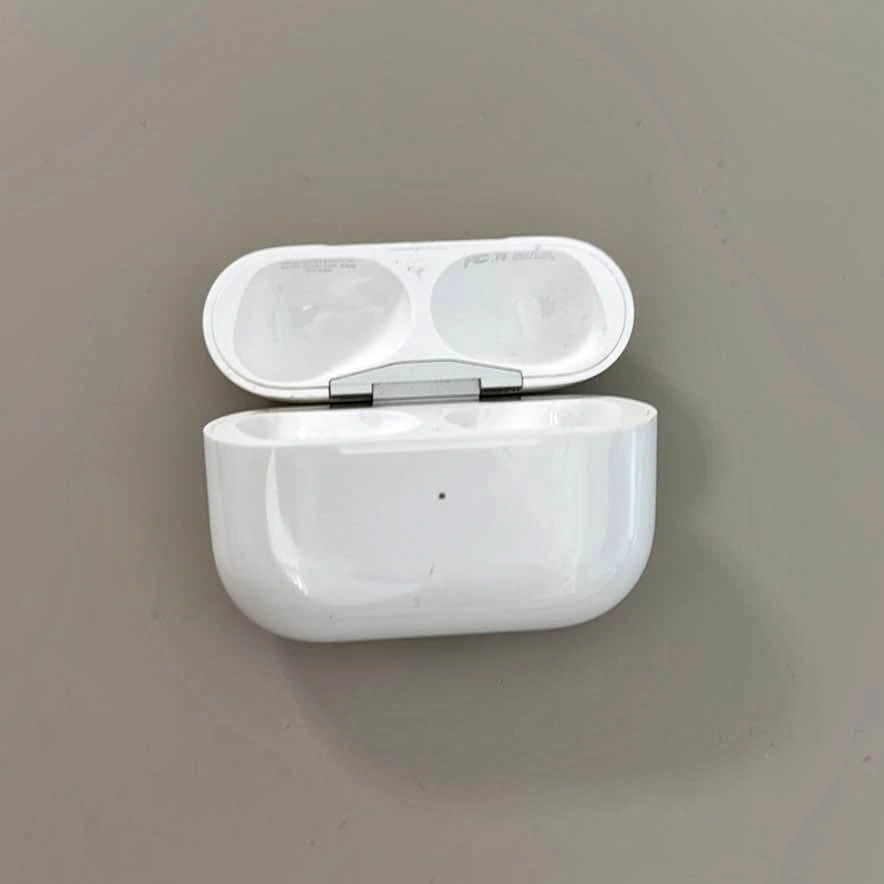 AirPods Pro Gen 1 *Charging case ONLY*